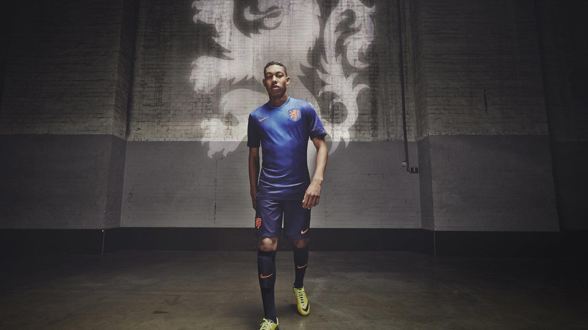 NBA总决赛激战正酣,勇士队逆转取胜扳平大比分