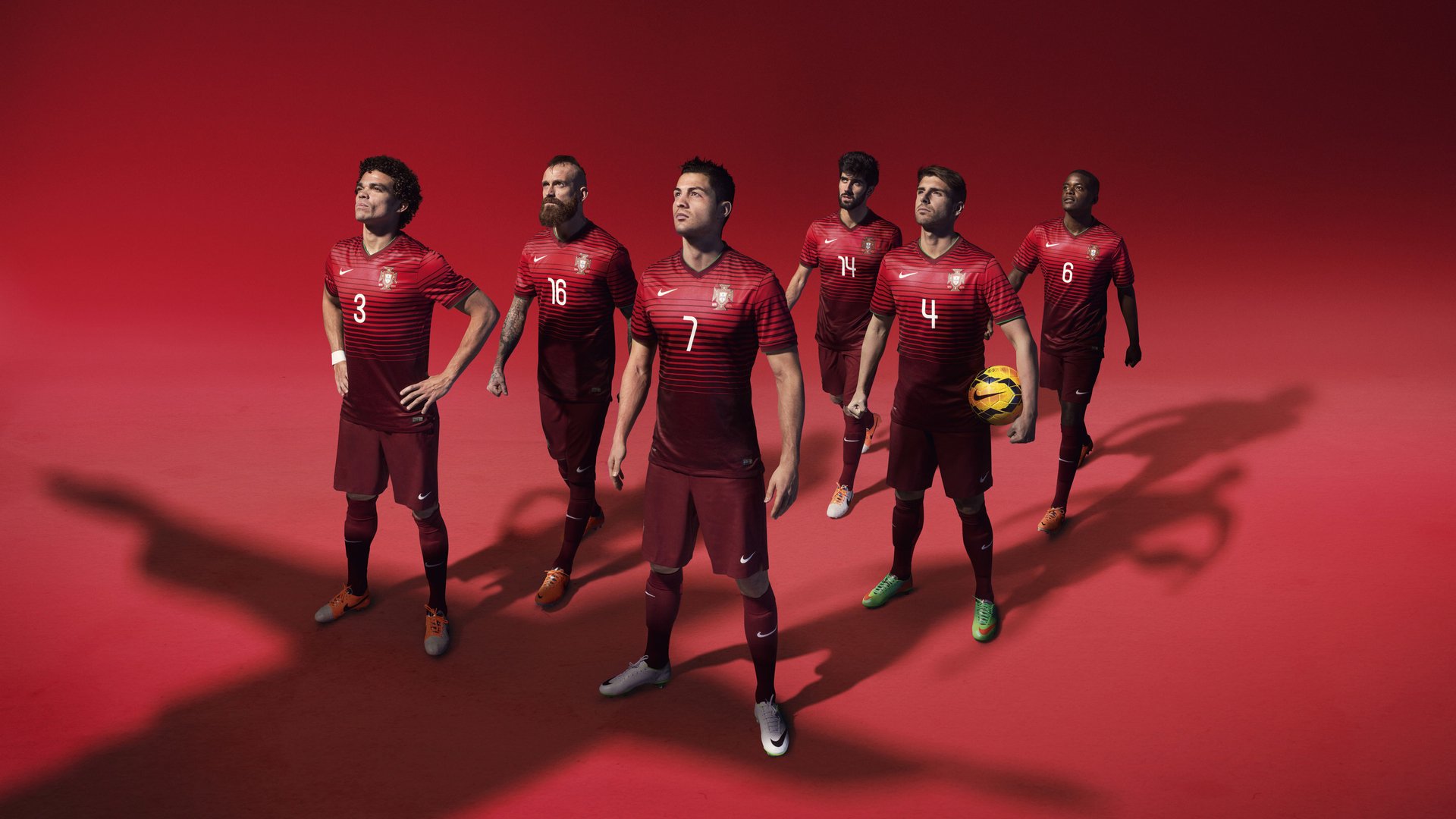 梅西第八次捧起金球奖 传奇生涯再添璀璨篇章